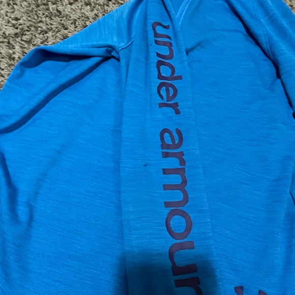 ⭐️Light Weight Under Armour Pull Over⭐️ - Picture 4 of 4